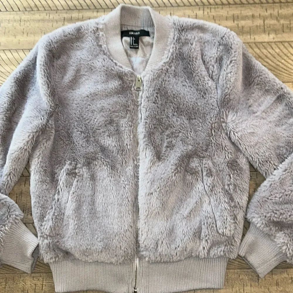 Rollerskate 🛼 💣 Bomber Faux Furry Lined Jacket Neutral Gray 2 Pockets for gear